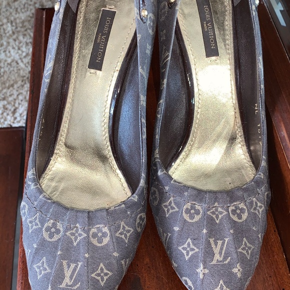 ❤️❤️OMG NWOT STUNNING LOUIS VUITTON HEELS - Picture 3 of 8